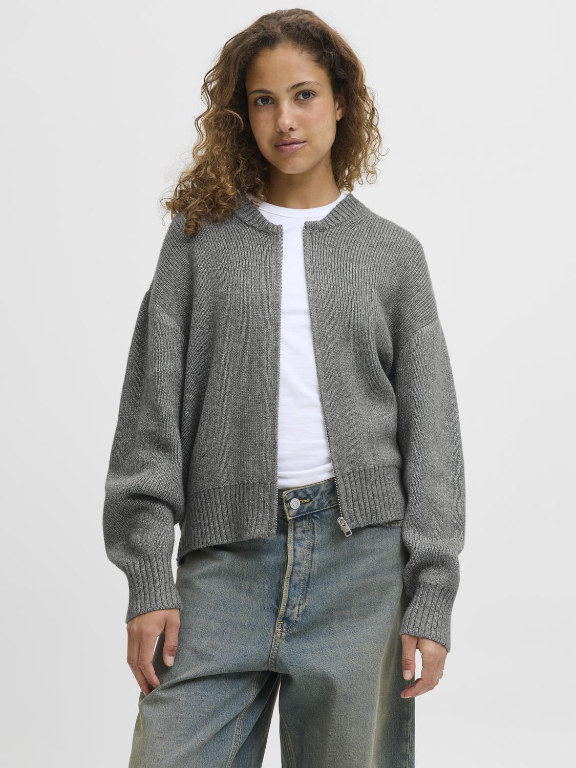 model_shot-front